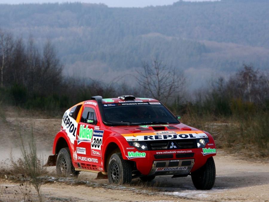  Mitsubishi Pajero Montero Evolution 2007 года  (фото 3 из 29)